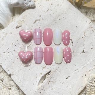 Nailbox thiết kế phong cách hàn màu hồng tim tròn ngắn