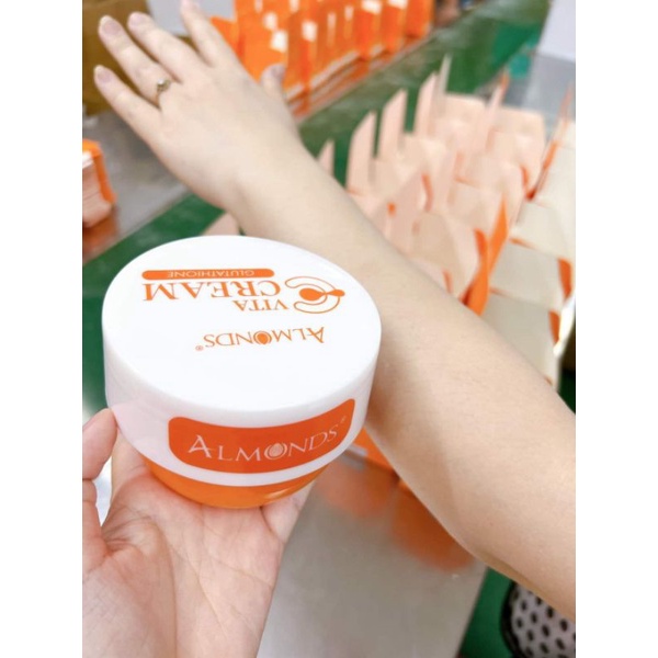 BODY VITA C ALMONDS MUA 1 TẶNG 1 TẨY TBC BODY