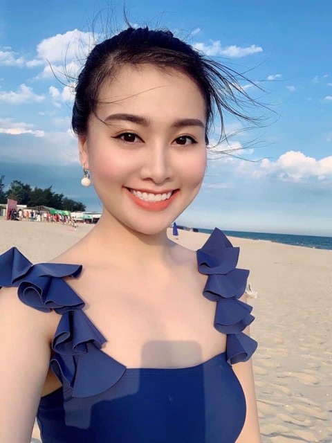 Áo tắm liền thân xanh vai nhún | BigBuy360 - bigbuy360.vn