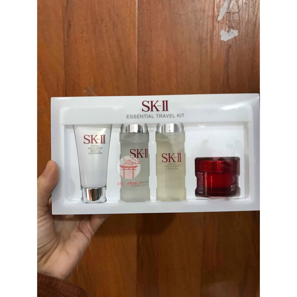 Set SKII 4 món mini ESSENTIAL TRAVEL KIT (sữa rửa mặt, nước hoa hồng, nước thần, kem dưỡng)