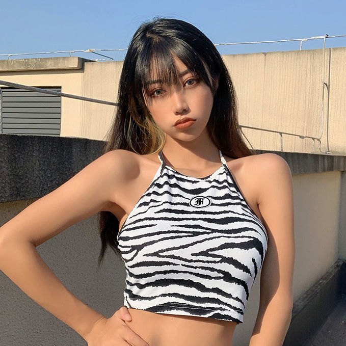 Áo Croptop Cổ Yếm Dáng Ôm Quyến Rũ