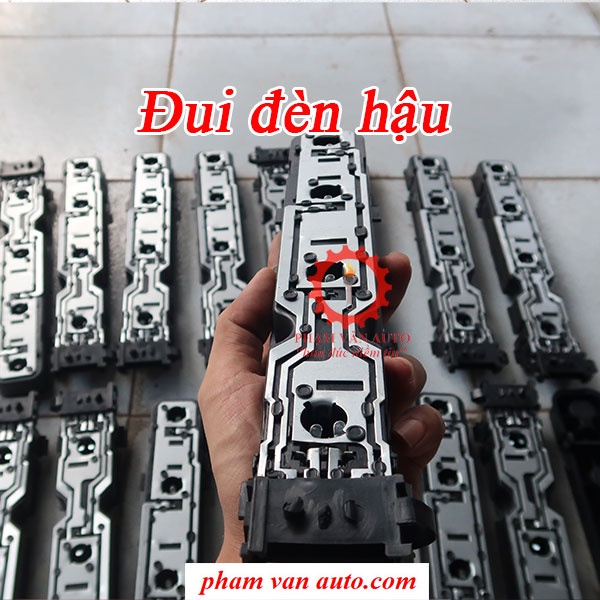 Đui đèn hậu Ford Transit 2003 2011 95VG13N004AC hàng tốt giá rẻ