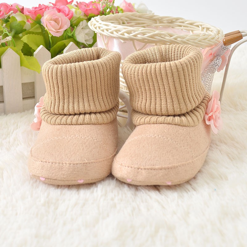 Giày bốt vải len đính hoa xinh xắn cho bé