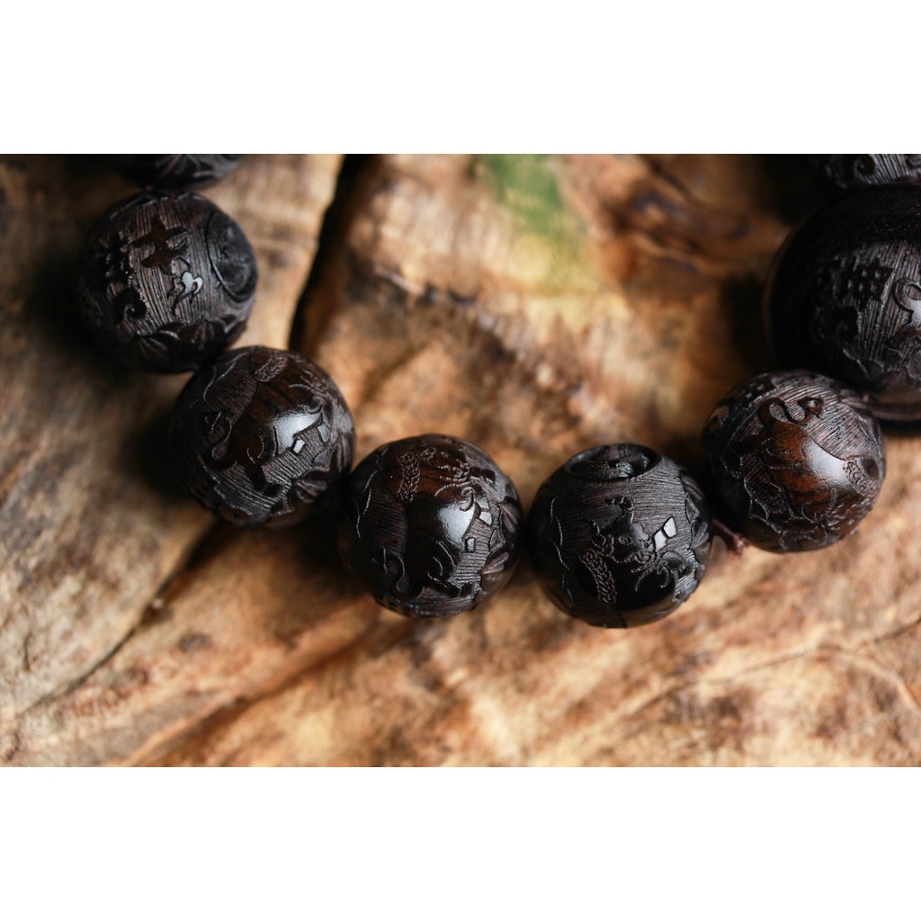 Vòng Tay Chuỗi Hạt Bằng Gỗ Đàn Hương Chạm Khắc Tinh Tế Dễ Thương Je