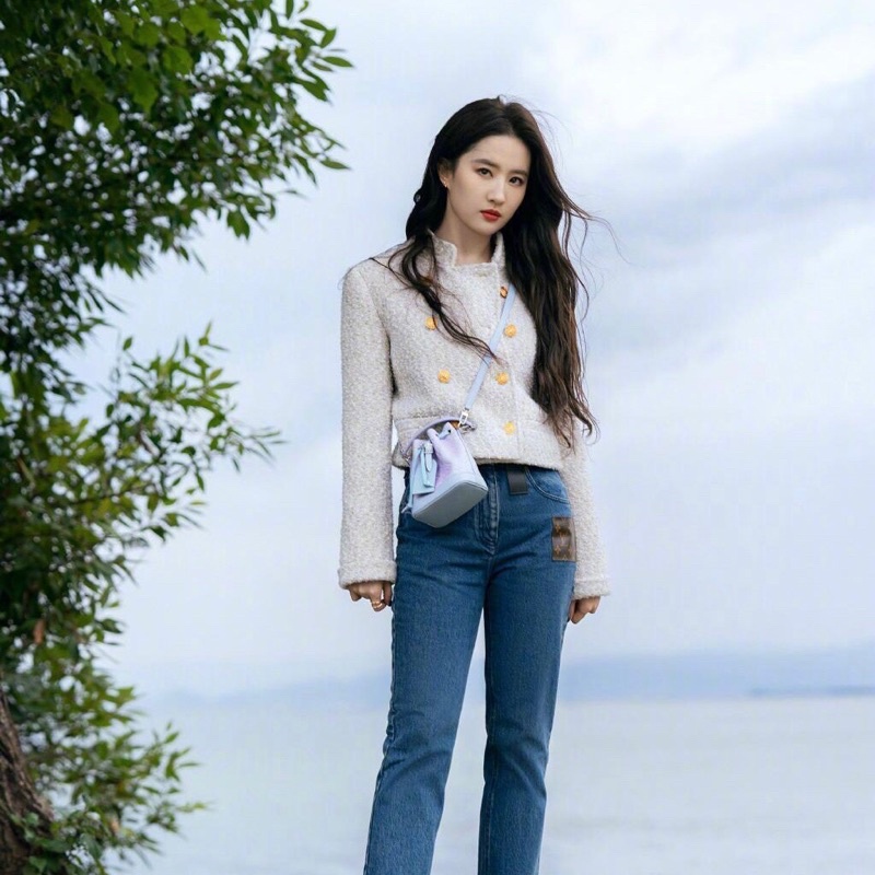 Áo khoác vải tweed hoạ tiết logo Louis Vuitton LV cao cấp kiểu dáng thời trang trẻ trung