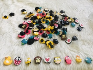Sticker gắn dép lỗ