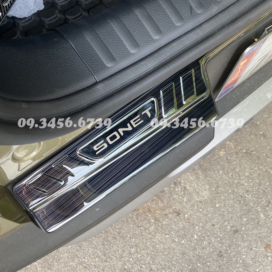 Ốp Chống Trầy Cốp Xe Kia Sonet 2022 2023 Mẫu Titan Cao Cấp chống trầy xước bậc cốp xe