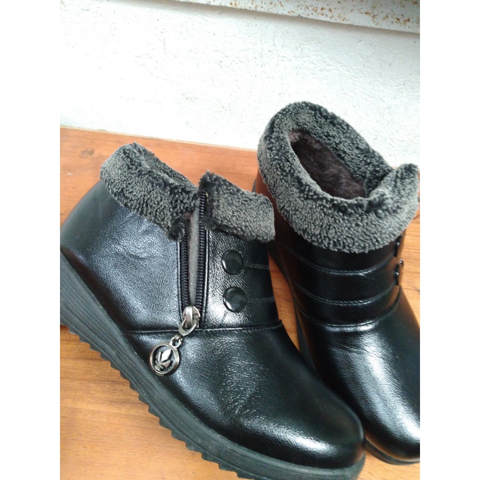 XẢ HÀNG Giày nữ cổ cao màu đen size 37, 38