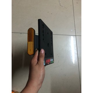 Đế bảng số kèm mắt mèo phản quang