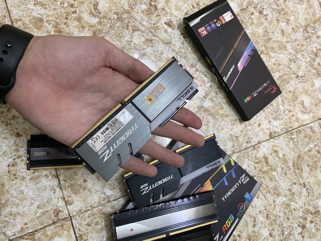 RAM AVEXIR 4GB/2400 (2*4GB) led xanh đỏ | BigBuy360 - bigbuy360.vn