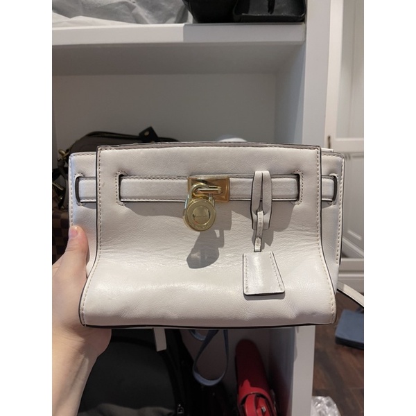 Thanh lý túi Michael Kors trắng