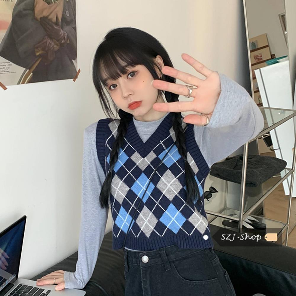 Áo croptop dệt kim cổ chữ v họa tiết kẻ sọc phong cách đại học