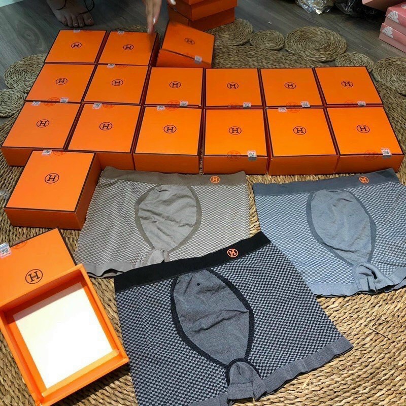 Hộp 3 Quần lót nam cao cấp, sịn sò in hình chũ H, chất vải thoáng mát, thấm hút mồ hôi, không gây khó chịu.