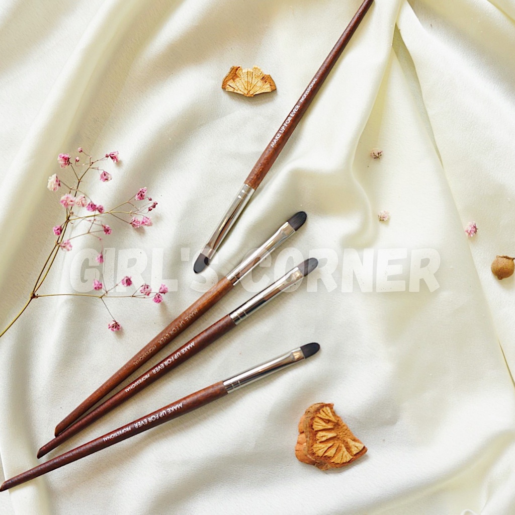 Cọ môi - che khuyết điểm Makeup Forever 174