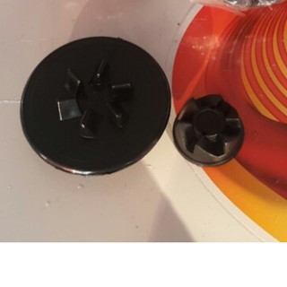 Vấu chuyển động và Đế nhựa máy xay sinh tố
