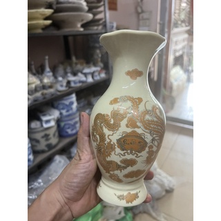 lọ hoa thờ màu vàng kim