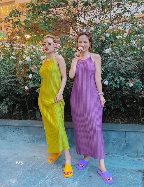 đầm maxi yếm dập li hot hit cập bến