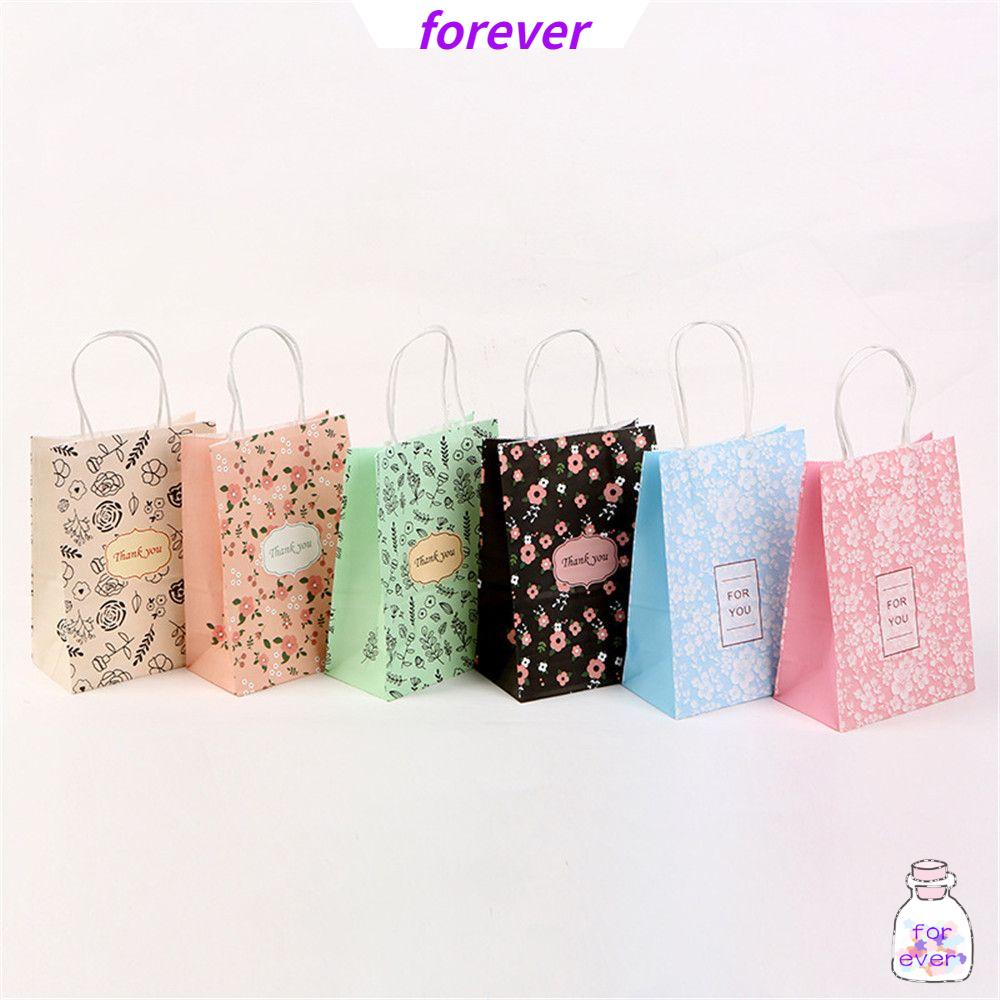 Túi giấy kraft đựng quà in họa tiết hoa có quai cầm tiện dụng