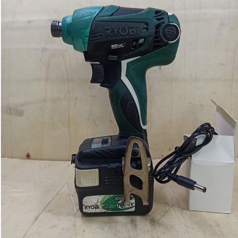 Máy Bắn Vít Ryobi 14.4v Nội Địa Nhật - Pin 3.0Ah 2 Đường Sạc