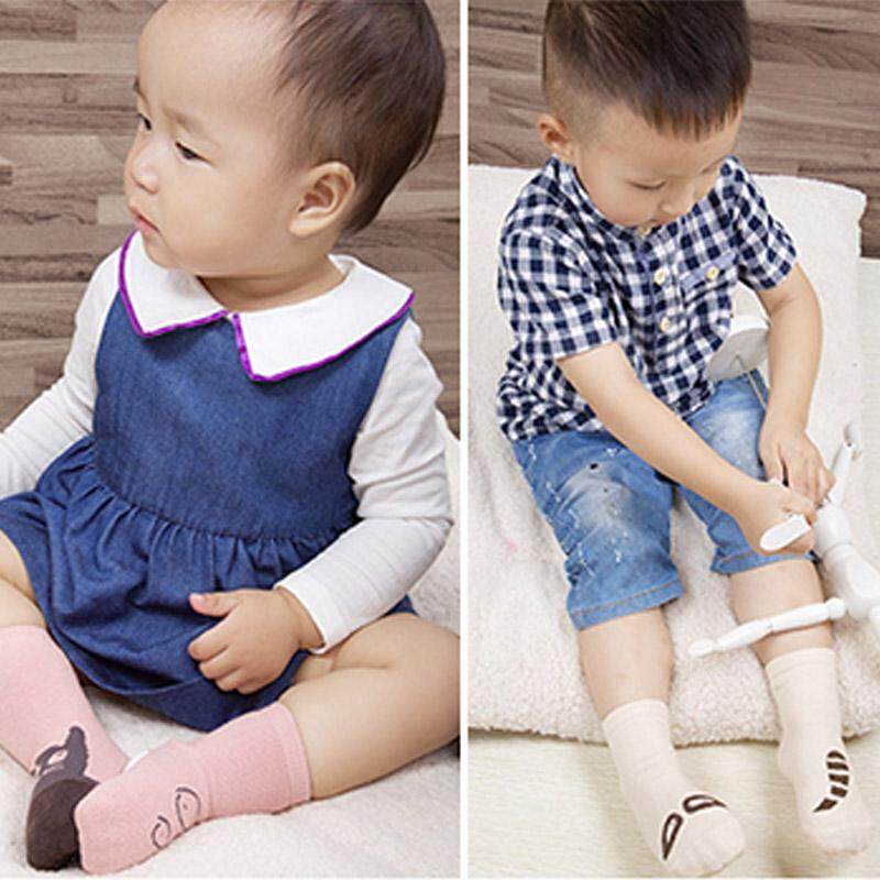 Vớ cotton chống trượt họa tiết xinh xắn cho các bé