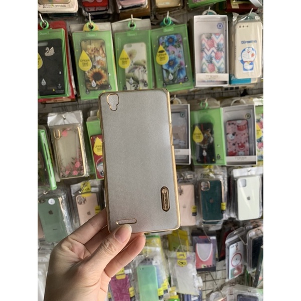 Ốp nhựa Cứng Trong viền mầu vàng Nikin sang trọng oppo A53,a53