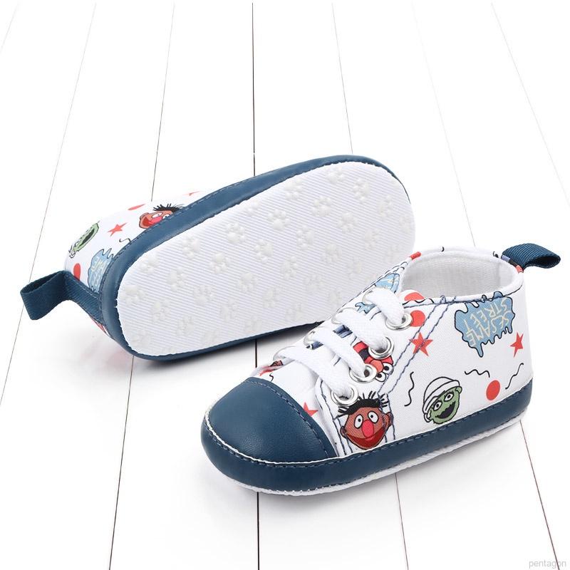 Giày thể thao đế mềm chống trượt thoáng khí in họa tiết hoạt hình cho bé