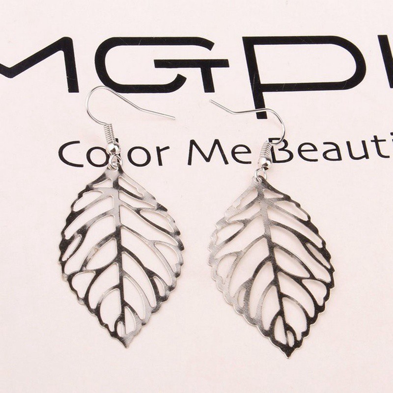 Đôi hoa tai hợp kim hình chiếc lá phong cách boho cho nữ