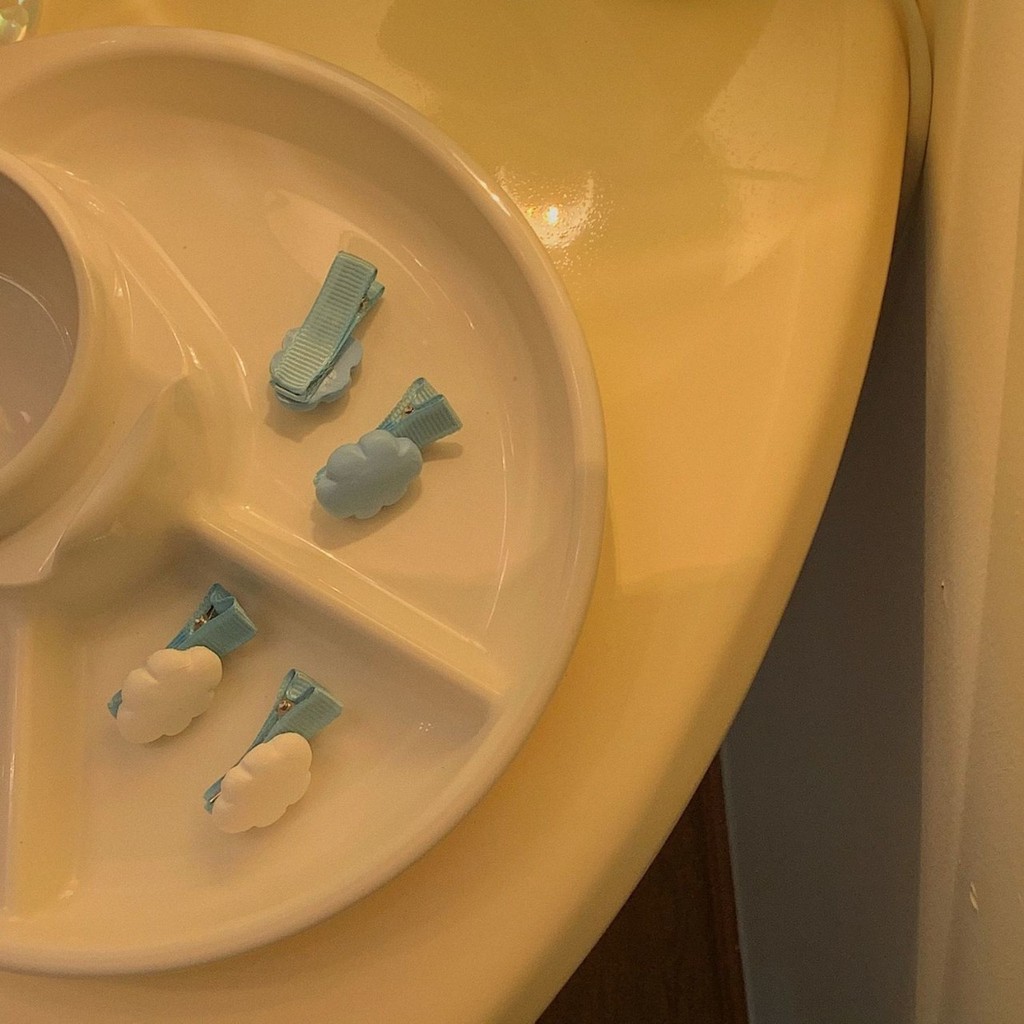 Kẹp Tóc Nhựa Hình Đám Mây Màu Trắng / Xanh Dương Dễ Thương Cho Nữ