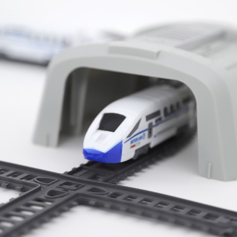 Đồ chơi trẻ em xe đường sắt điện thiết lập mô hình tàu nhỏ Harmony Train Train tốc độ cao thông qua DIY