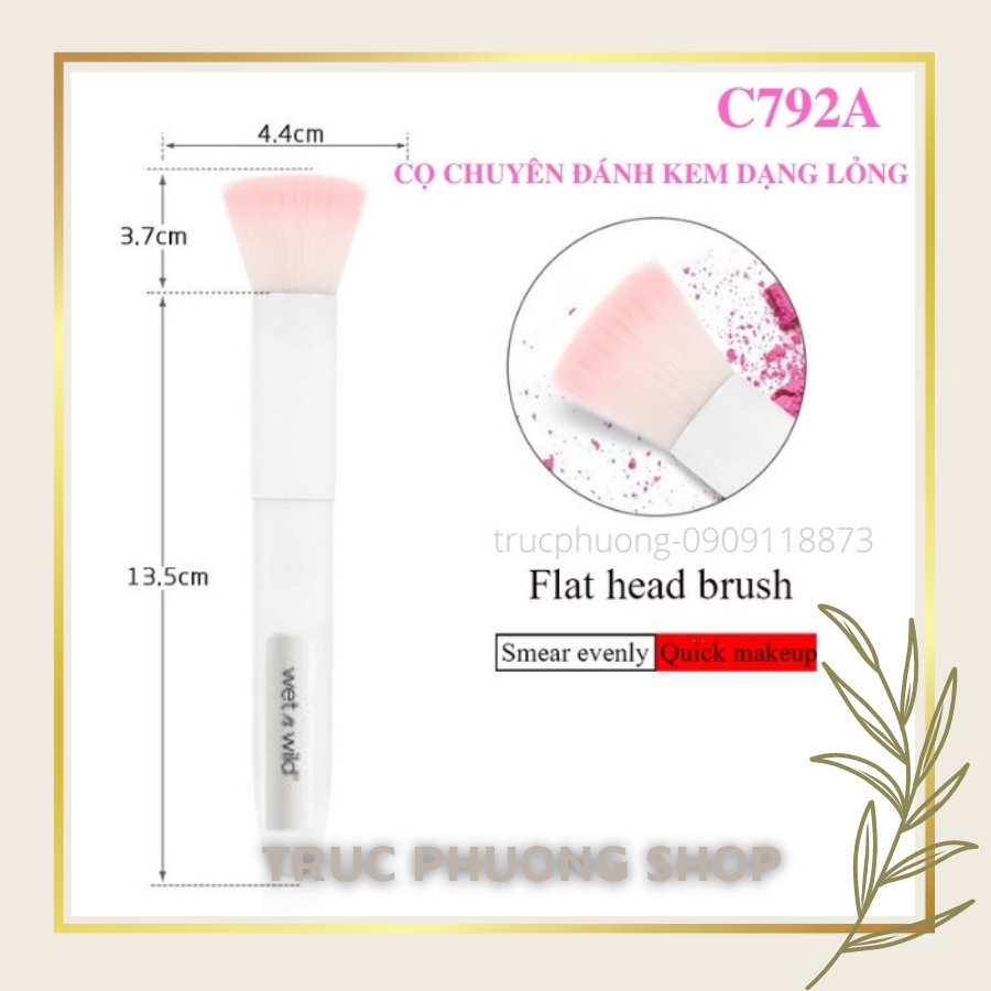 Cọ tán đa năng C792A Wet n Wild Flat Top Brush giúp dàn trải đều, đánh nền lỏng - BB hay phấn dạng khối đều ổn
