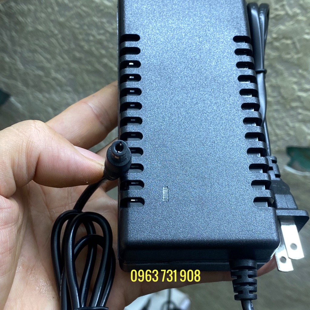 Bộ sạc 4S 16.8V 3A dùng cho pin Li-ion có đèn báo và tự ngắt khi đầy