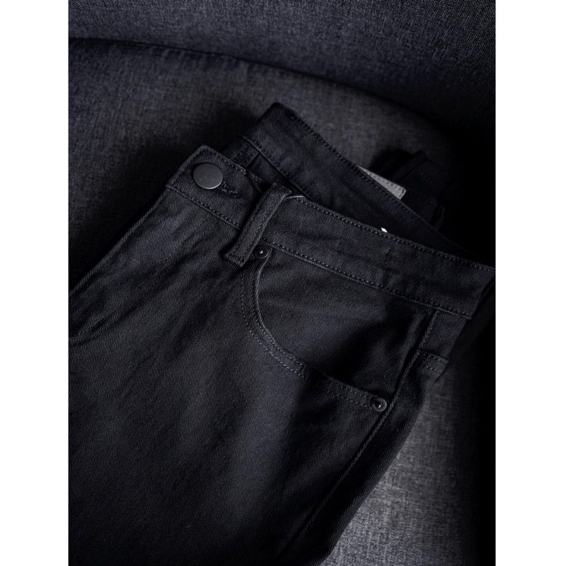 [ SALE + Xả Kho ] Quần Jean Nam Đen Rách Gối Phải From Dáng Ôm Nhẹ - Trẻ Trung Năng Đong Chất Bò Dày Dặn | BigBuy360 - bigbuy360.vn