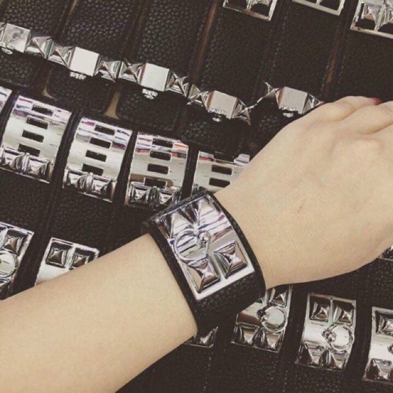 Vòng tay bản to cá tính