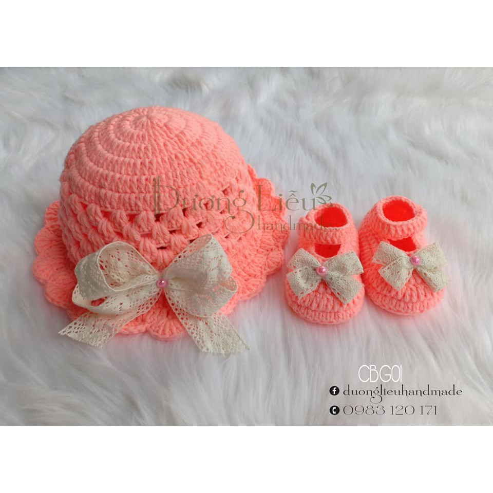 Set nón và giày len cho bé gái