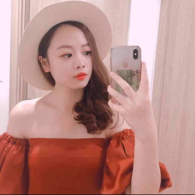 Váy hở vai màu cam cháy mặc 1 lần pass 150k