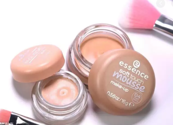 Phấn Tươi Đức Essence Soft Touch Mousse tone Màu Tự Nhiên 04 | BigBuy360 - bigbuy360.vn