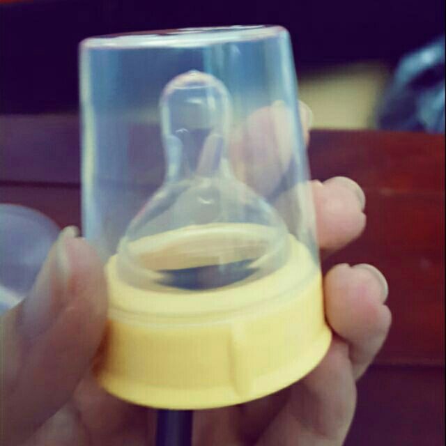 Núm ty Medela size S (2 chiếc)