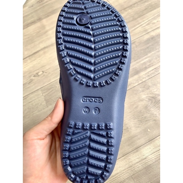 Xỏ ngón croc.s