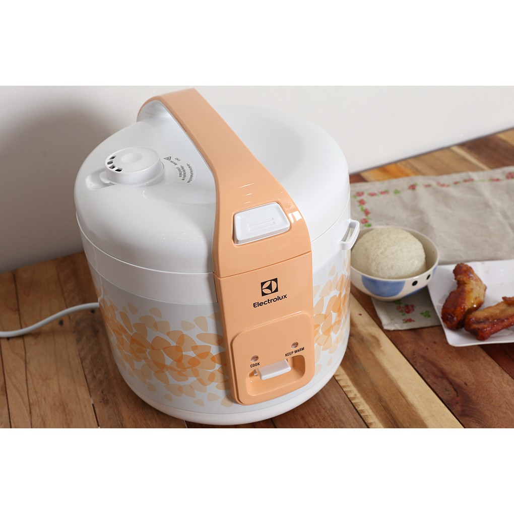 Nồi cơm điện Electrolux 1.8 lít ERC3105