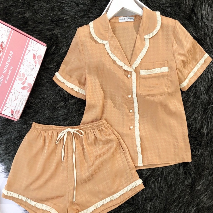 Bộ đồ ngủ nữ pyjama Lụa cộc tay cao cấp LYSILK - BN175 - Áo ngắn tay nữ quần đùi họa tiết