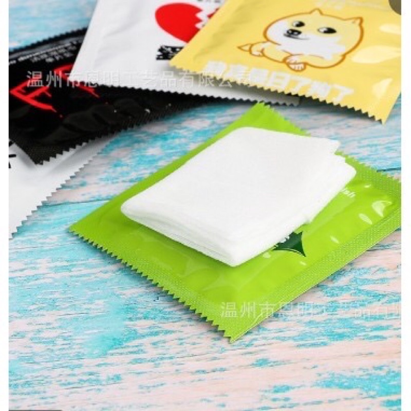 Khăn ướt mini dạng BCS tiện lợi du lịch