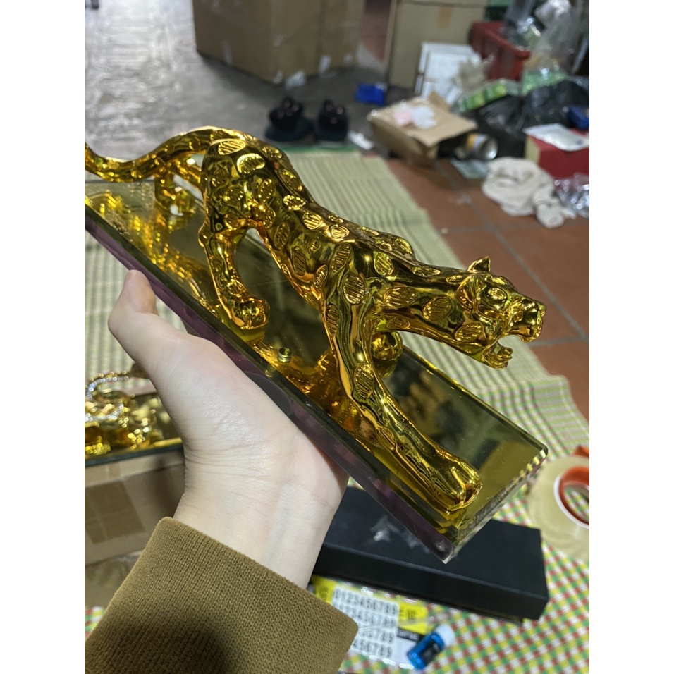 (loại to cầm nặng tay) Tượng hổ kim tiền mạ vàng để trên ô tô hay để bàn làm việc văn phòng