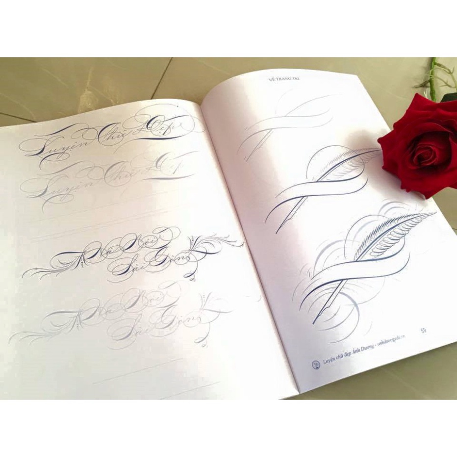 Tập Giấy Luyện Chữ Viết Sáng Tạo Calligraphy - Không Nhòe - Có Hình Vẽ Kết Hợp