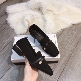 Giày slip on đế kim loại