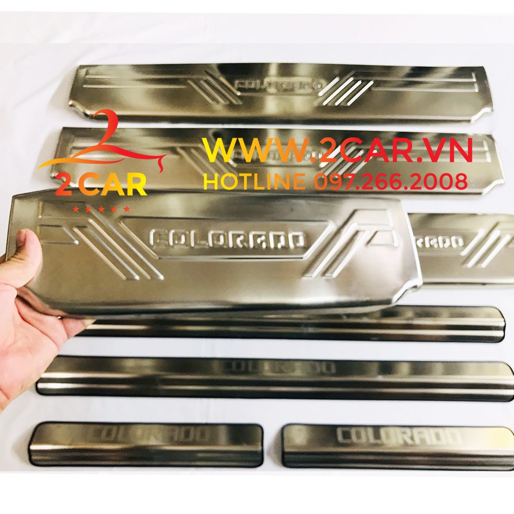 Ốp Bậc Chân Trong, Ngoài xe Colorado 2015-2021, chất liệu Inox cao cấp