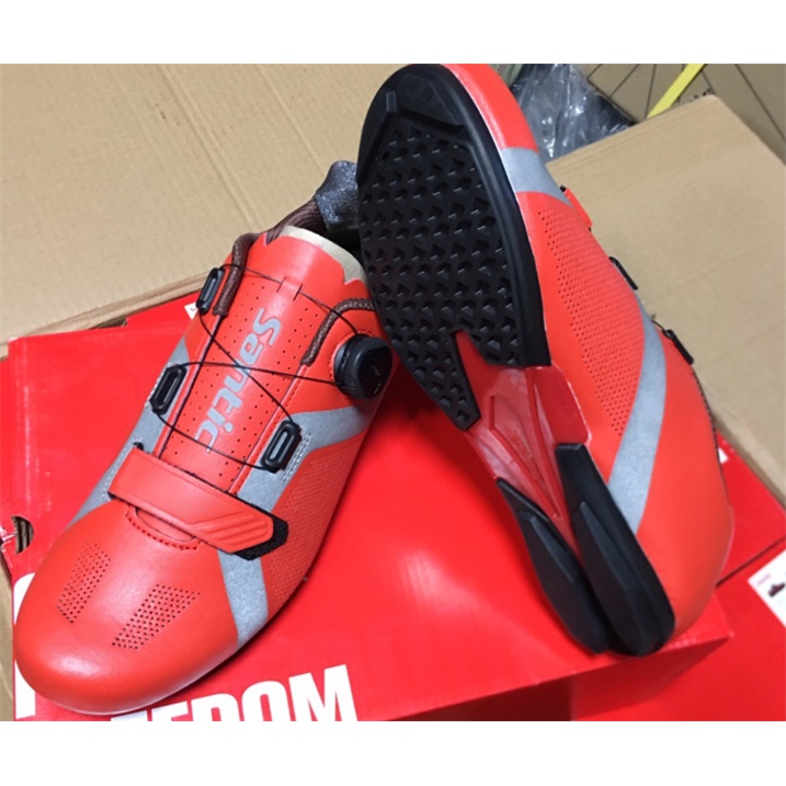 Giày Santic không cá khóa vặn mẫu 2022