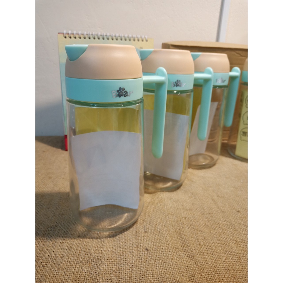 Bình Rót Dầù, Nước Mắm Bear Có Vòi Inox Đóng Mở Nắp Tự Động Dung Tích 600ml - Màu Xanh Pastel