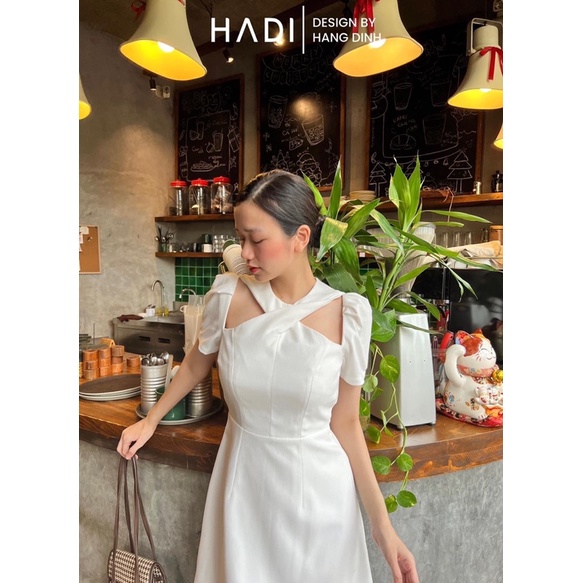 Đầm trắng cổ chéo - Đầm trắng xoắn cổ - Đầm trắng middi | Vy