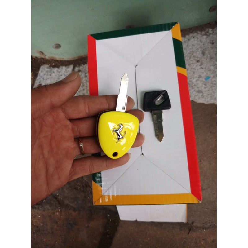 Phôi chìa khoá xe YAMAHA rảnh phải ĐỘ mẫu Ferrari ( tặng kèm 1 chìa nguyên bản )