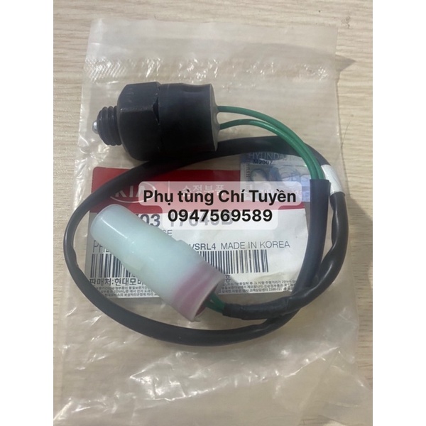 Công tắc đèn lùi,núm báo de Kia Pride Cd5